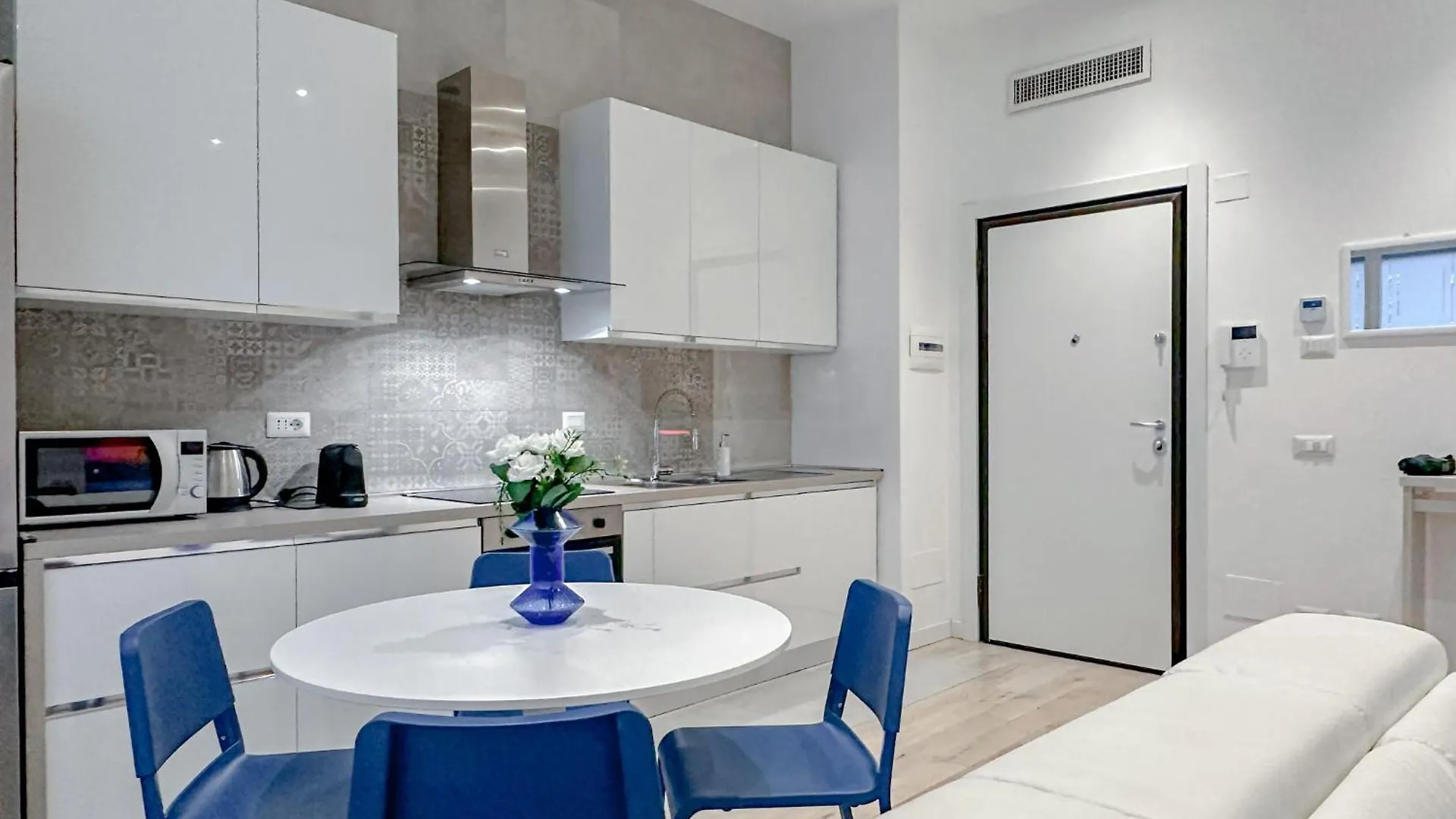 Santa Croce Suite - 10 Mins From Duomo Милан
