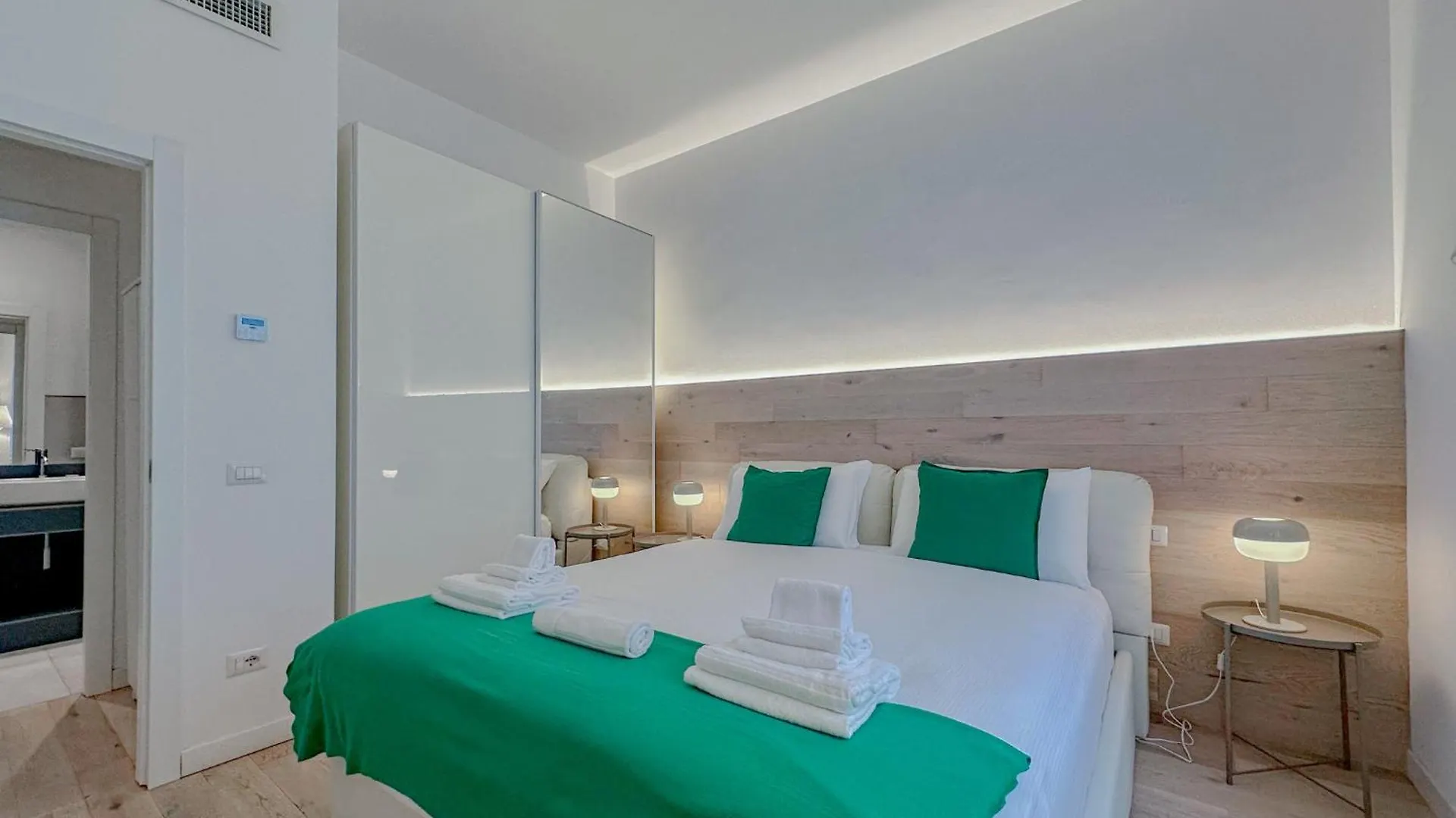 Santa Croce Suite - 10 Mins From Duomo Милан Италия