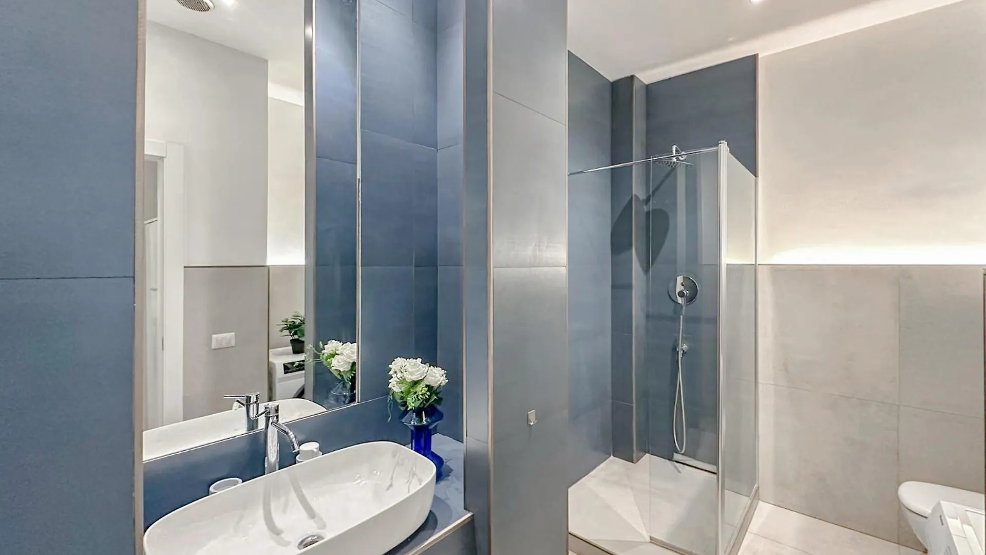 Santa Croce Suite - 10 Mins From Duomo Милан 0*,