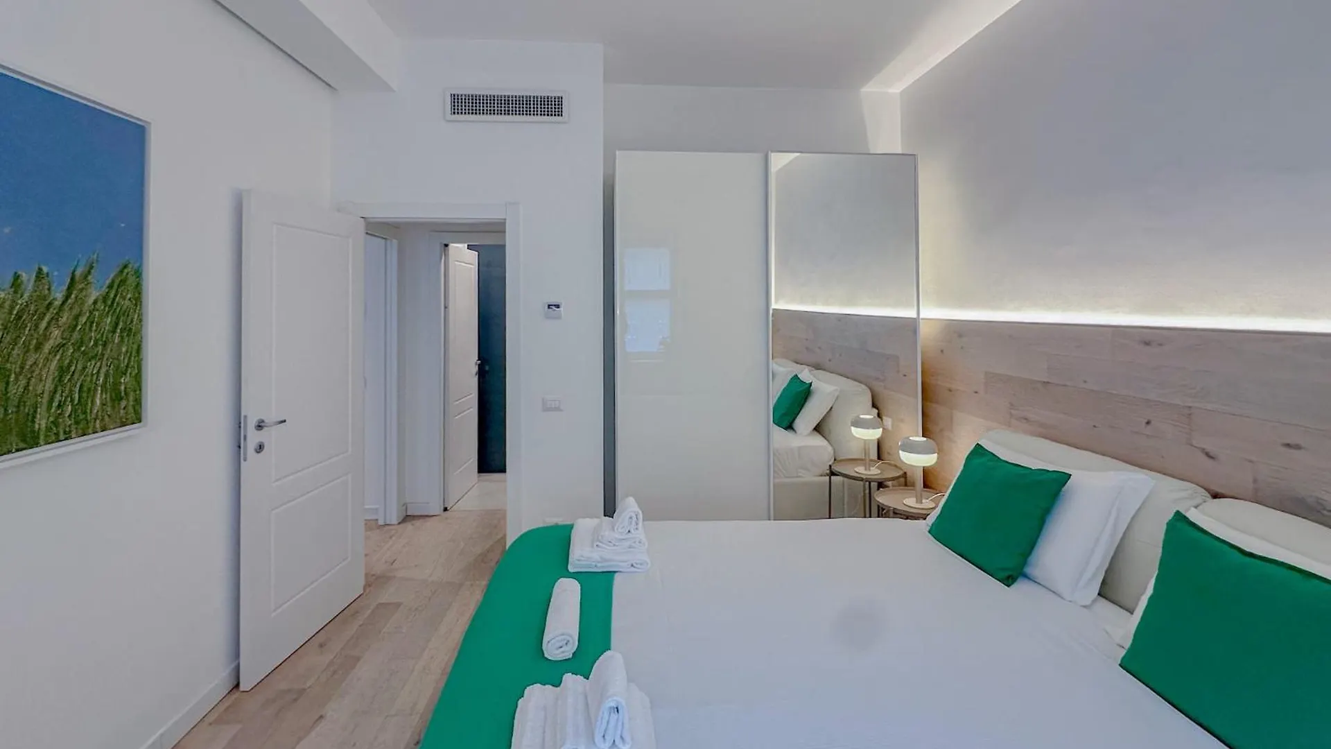 Santa Croce Suite - 10 Mins From Duomo Милан 0*,  Италия